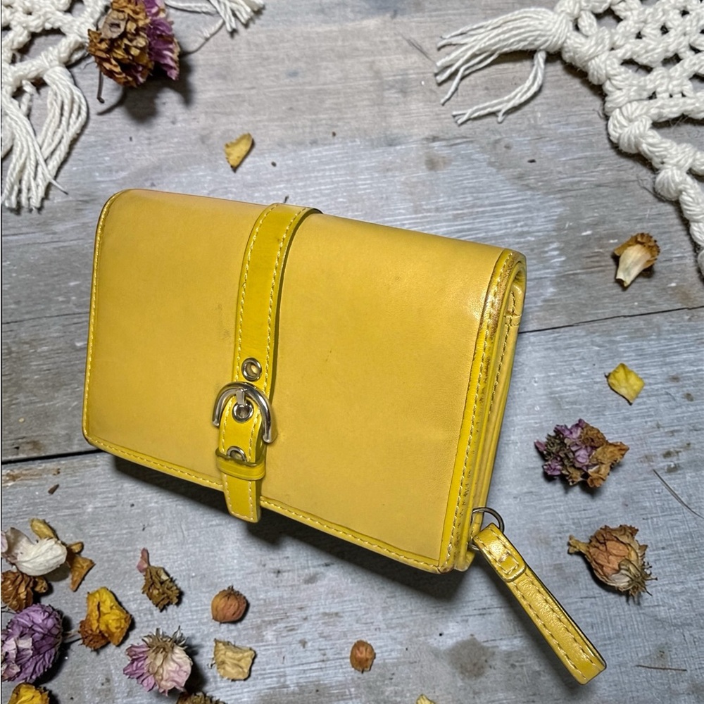 Vintage Coach Yellow Leather Legacy Buckle Snap Wallet - purse set in my closet💛 - Picture 5 of 11